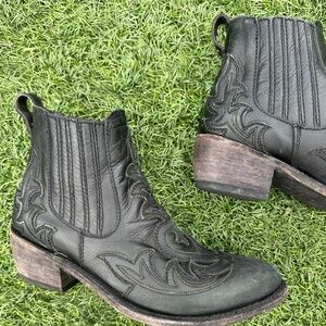 Liberty Black distressed cowboy ankle booties🤠